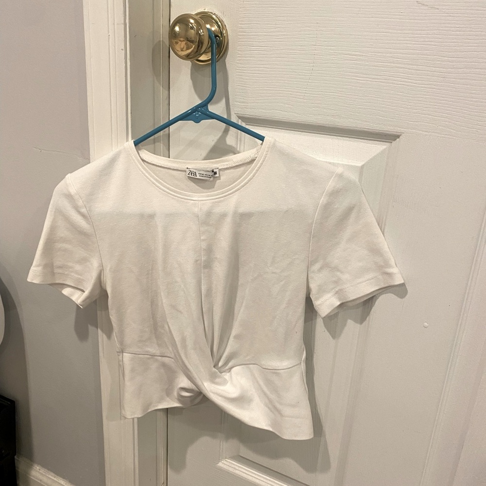 Woman’s white crop top T-shirt size medium